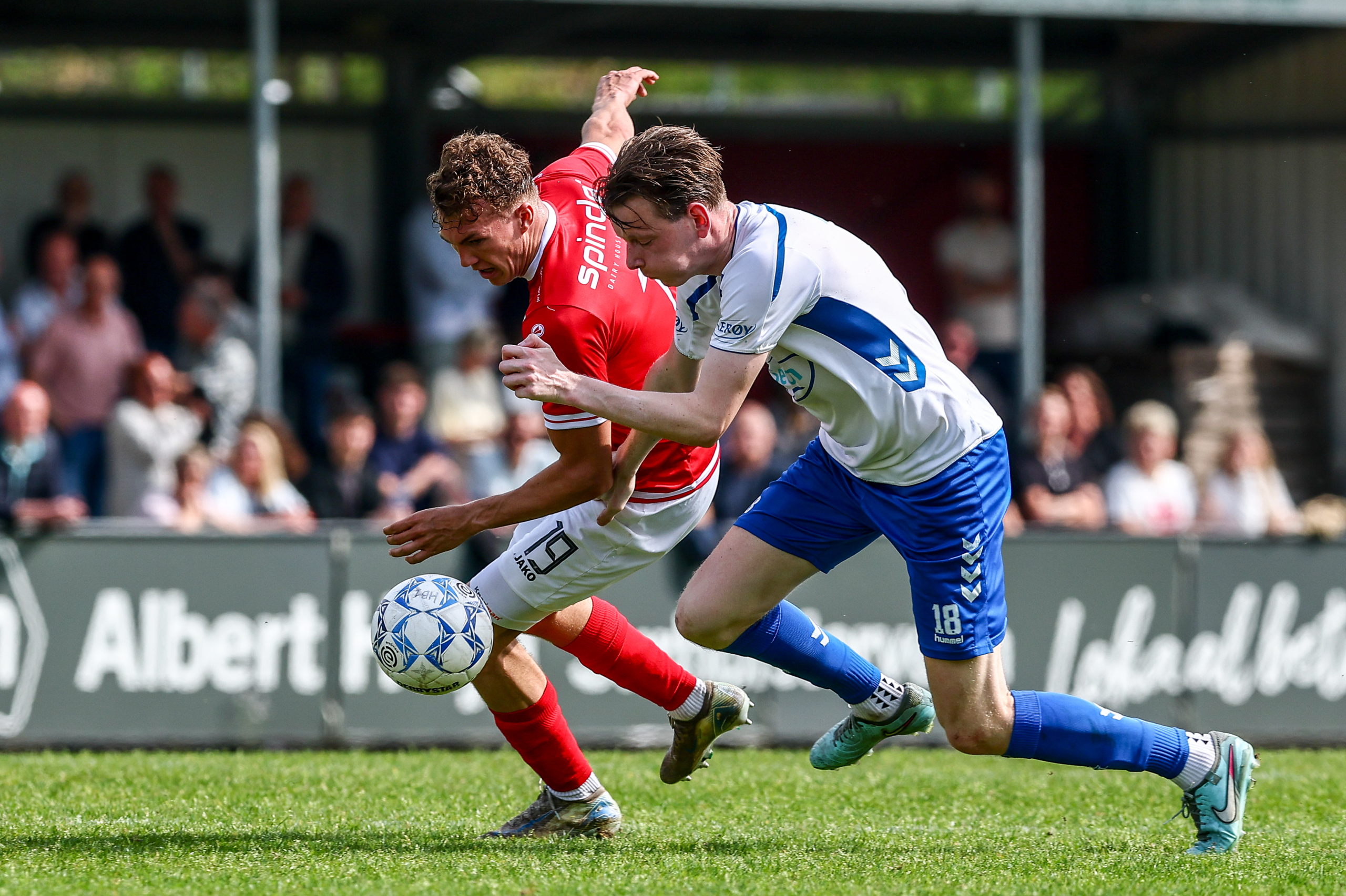 SV Urk geeft de derde divisie nog niet op tijdens het inhaalduel bij Harkemase Boys